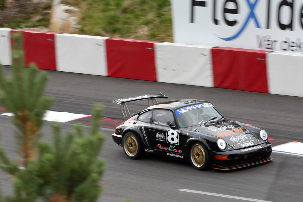 Showkørsel med en stribe forskellige Porscher.
(Foto: Motorsporten.dk)